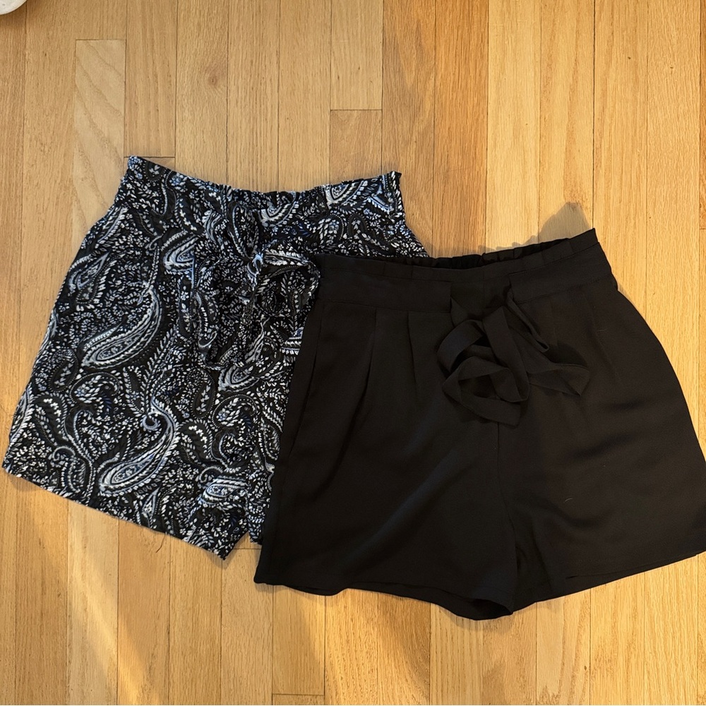 Bundle of 2 DR2 pull on flowy shorts.